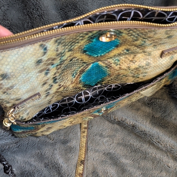 Gianni Bini foldover clutch bag in a brown and blue snake print - Picture 8 of 8